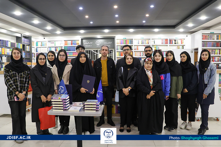 نشست گرامی‌داشت هفته کتاب و کتاب‌خوانی